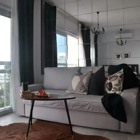 Aria Sea View Apartman Lárnaka