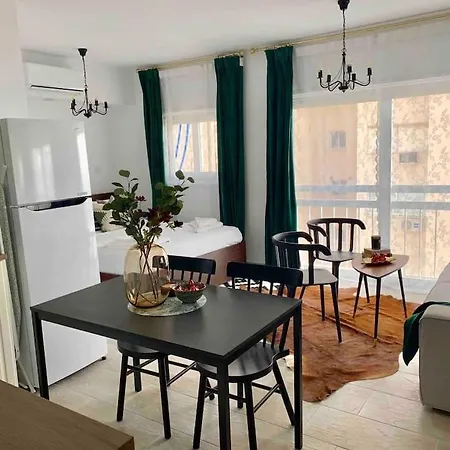 Aria Sea View * Ларнака